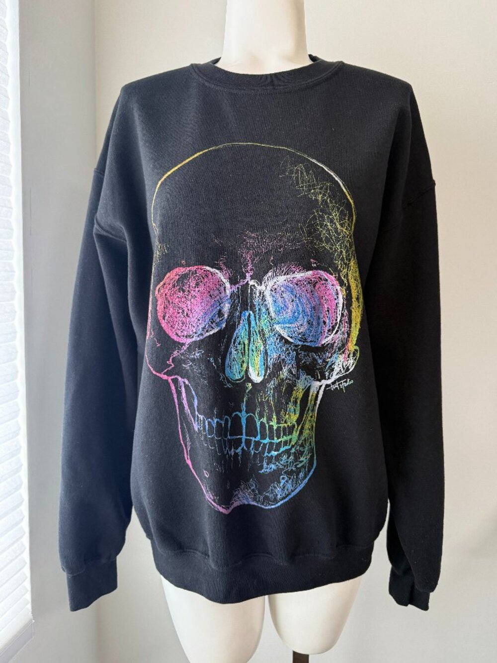 Toat Studio Unisex Gildan Rainbow Skull Black Sweatshirt